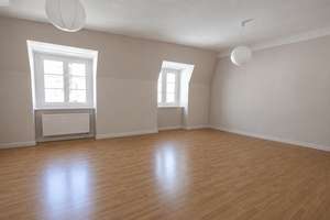 Attraktive 3-Zimmer Dachgeschoßwohnung in stilvollem Altbau – Die vollständige Adresse der Immobilie erhältst du vom Anbieter., 80687 Friedenheim, München – Vorschaubild 2