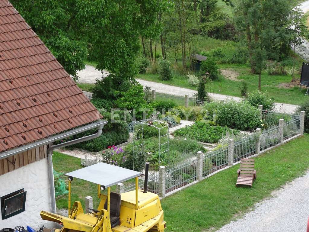 Immobilie in Fürstenzell - Wohnen und Gewerbe XXL: Hofstelle mit saniertem Bauernhaus und großer Halle in Alleinlage! - Bild 3