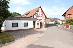 Zwei Wohneinheiten: Fachwerk-Charme und Massivbau- Komfort ! Doppeltes Wohnangebot in Nentershausen  – Die vollständige Adresse der Immobilie erhältst du vom Anbieter., 36214 Nentershausen – Vorschaubild 3