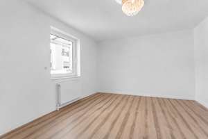 150 m² Wohnkomfort auf einer Ebene – Großzügige Erdgeschosswohnung mit Terrasse und drei Garagen – Die vollständige Adresse der Immobilie erhältst du vom Anbieter., 28219 Walle (Ortsteil), Bremen – Vorschaubild 9