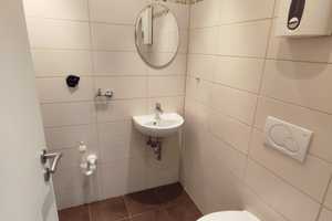 Helle 4-Raum-Dachgeschosswohnung mit EBK und Balkon – Duisburg – Vorschaubild 9