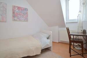 Sehr schöne möblierte 4-Zimmer Dachwohnung mit Internet und Dachterrasse in Wiesbaden – Die vollständige Adresse der Immobilie erhältst du vom Anbieter., 65197 Rheingauviertel / Hollerborn, Wiesbaden – Vorschaubild 23