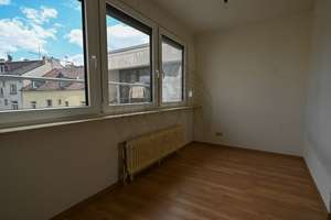 Mainz: Zentrale 2-Zimmer-Wohnung mit Tiefgaragenstellplatz! – Die vollständige Adresse der Immobilie erhältst du vom Anbieter., 55116 Altstadt, Mainz – Vorschaubild 2