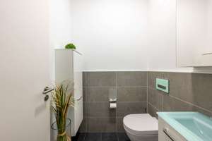 Penthouse-Feeling im Grünen: Großzügige 4-Zimmer-Wohnung mit Terrasse und Balkon in Berlin-Britz – Die vollständige Adresse der Immobilie erhältst du vom Anbieter., 12347 Britz, Berlin – Vorschaubild 5