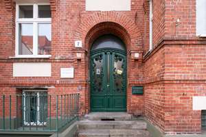 Vermietetes Investment: Großzügige Gründerzeit-Wohnung im beliebten Friedenau + nahe Schloßstraße