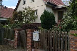 Freistehendes Einfamilienhaus m. Doppelgarage in Falkensee, RESERVIERT – Die vollständige Adresse der Immobilie erhältst du vom Anbieter., 14612 Falkensee – Vorschaubild 1