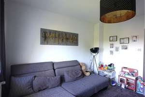 STILVOLLE 2-ZIMMER-WOHNUNG MIT BALKON ZUM WOHLFÜHLEN – Die vollständige Adresse der Immobilie erhältst du vom Anbieter., 42655 Solingen-Mitte, Solingen – Vorschaubild 2