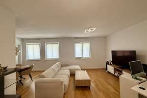 Großzügige 2 Zimmer-Wohnung mit Einbauküche nähe Hofgarten und Rhein – Die vollständige Adresse der Immobilie erhältst du vom Anbieter., 40213 Altstadt, Düsseldorf – Vorschaubild 2