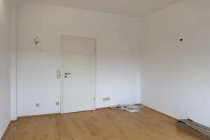 Modernisierte Wohnung mit drei Zimmern und Einbauküche in Hannover – An der Oberen Marsch 6, 30419 Stöcken, Hannover – Vorschaubild 3