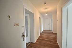 Renoviert! Geräumige 3-Zi-Altbau-Whg mit Balkon in Oberhausen – Langemarktstraße 20, 46045 Altstadt-Mitte, Oberhausen – Vorschaubild 2