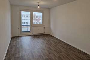 Hier ist ganz viel Platz! - 4-Zimmer-Wohnung mit Balkon, frisch renoviert - ** AB AUGUST **! – Ringstraße 197, 4209 Grünau-Mitte, Leipzig – Vorschaubild 3