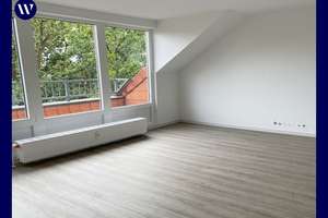 Einfach einziehen!! Renovierte 3 Zimmer + Balkon + Wannenbad + Dachgeschoss