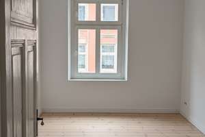 Altbau trifft Neustart – Stilvolle 4-Zimmer-Wohnung mit Stuckdecken, 2 Balkonen & neuer Wärmepumpe
