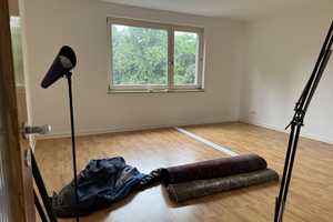 Geschmackvolle 3-Raum-Wohnung mit Balkon in Köln Bayenthal – Mathiaskirchplatz 14, 50968 Köln – Vorschaubild 1