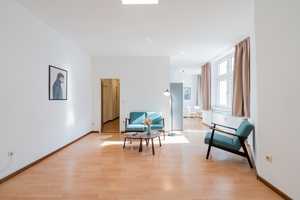 Studio apartment in a trendy neighborhood! – Berlin – Vorschaubild 1