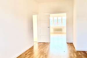 Ankommen und wohlfühlen - gepflegter Altbau, saniert 2022, Schlafzimmern zum ruhigen Innenhof – Reichstrasse 30, 14055 Westend, Berlin – Vorschaubild 2