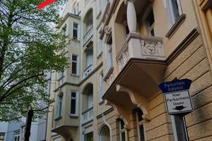 DG-Maisonette-Wohnung mit Einbauküche in denkmalgeschuetztem Altbau