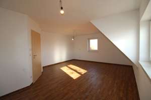 Einfamilienhaus in einzigartiger Naturlage mit Offenstall - Ideal für Pferdehalter – Die vollständige Adresse der Immobilie erhältst du vom Anbieter., 97215 Simmershofen – Vorschaubild 11