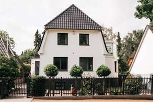 Luxuriöse Altbauvilla trifft modernen Wohnkomfort mit privater Gartenidylle mitten in Hamburg – Brockdorffstraße 46, 22149 Rahlstedt, Hamburg – Vorschaubild 2