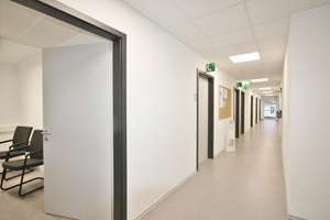 Attraktives Wohn-/ und Bürogebäude mit 
3 Wohneinheiten, 2 Büroeinheiten und 
15 Stellplätzen in 9 – Die vollständige Adresse der Immobilie erhältst du vom Anbieter., 94481 Grafenau – Vorschaubild 26