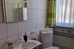 Wohnen wie im Park!
Tolles Landhaus
+ 4 Nebengebäude
+ PV-Anlage u. Fernwärme
+ Bezugsfrei in Kü – Die vollständige Adresse der Immobilie erhältst du vom Anbieter., 95473 Creußen – Vorschaubild 29