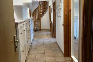 Helle 5-Zimmer-Maisonettewohnung 1.OG mit Balkon und Carpot