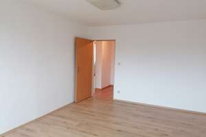 Schöne Dachgeschosswohnung mit Parkplatz in zentrale Lage Gelsenkirchen – Wiehagen Straße 63a, 45879 Neustadt, Gelsenkirchen – Vorschaubild 2