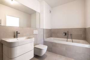 Im Sommer im neuen Zuhause - 4 Zimmer mit 2 Bädern und Südbalkon mit Seeblick – Am Albertussee 41, 40549 Heerdt, Düsseldorf – Vorschaubild 8