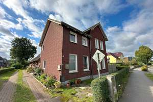 Renovierungsbedürftiges Mehrfamilienhaus in Brande-Hörnerkirchen – Die vollständige Adresse der Immobilie erhältst du vom Anbieter., 25364 Westerhorn – Vorschaubild 1