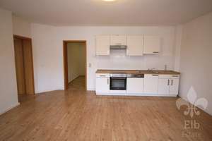 Helle und geräumige 3 Zimmer-Dachgeschosswohnung mit Einbauküche und Wanne in Stadtfeld-Ost – 39108 Stadtfeld Ost, Magdeburg – Vorschaubild 2