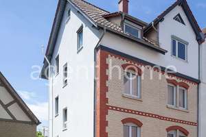 Modernisiertes Dreiparteienhaus in Zuffenhausen – Die vollständige Adresse der Immobilie erhältst du vom Anbieter., 70435 Zuffenhausen-Mitte, Stuttgart – Vorschaubild 2