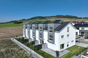 Neubau - Reiheneckhaus in attraktivem Neubaugebiet - inkl. Solaranlage, Einbauküche, Carport uvm. – Merowingerstraße 1a, 78247 Konstanz (Kreis) – Vorschaubild 1