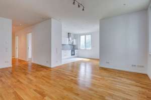 Großzügige Vier-Zimmer-Wohnung mit zwei Terrassen und  Tiefgaragenstellplatz.