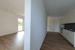 Neubau! Barrierearm! große 3-Zimmer-Dachgeschoss-Wohnung mit Terrasse, Duschbad, Einbauküche – 18069 Reutershagen, Rostock – Vorschaubild 9