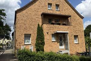 ZWEIFAMILIENHAUS MIT GARTEN, ZWEI GARAGEN UND VIELSEITIGEN NUTZUNGSMÖGLICHKEITEN – Kiekenberg 5a, 45359 Bedingrade, Essen – Vorschaubild 2
