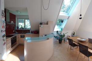 Helle 3-Zimmer-Galeriewohnung im Antonsviertel mit Südbalkon – Ulrich-Hofmaier-Str. 27, 86159 Antonsviertel, Augsburg – Vorschaubild 2