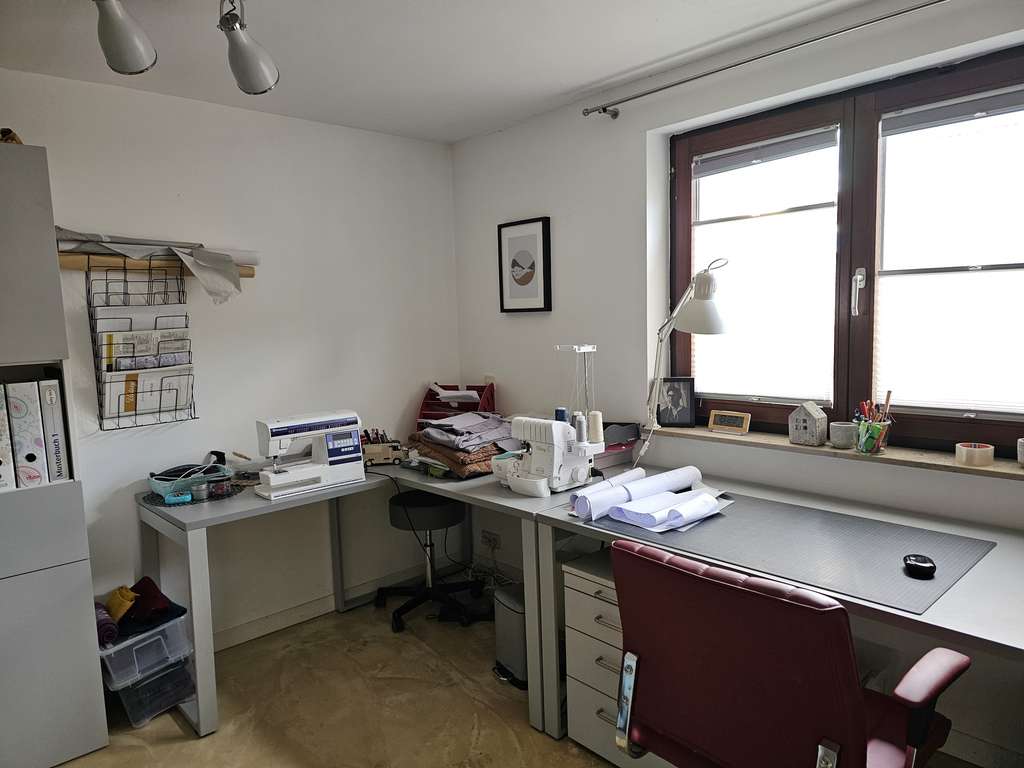 Immobilie in Kirchheim unter Teck - Wohnen und Arbeiten unter einem Dach: Saniertes EFH mit 56 m² Halle  und Garage 
in  Kirchheim Teck - Bild 2