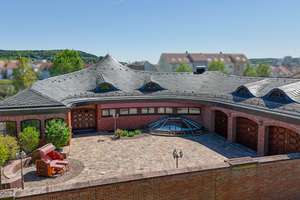 Wo Wohnen zur Lebenskunst wird: Exklusive Villa mit Spa-Oase und Traumgarten – Die vollständige Adresse der Immobilie erhältst du vom Anbieter., 97753 Karlstadt – Vorschaubild 2