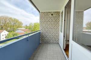 Zentral gelegene 2 Zimmer-Wohnung mit renoviertem Bad und Balkon in Neu-Ulm – Die vollständige Adresse der Immobilie erhältst du vom Anbieter., 89231 Neu-Ulm – Vorschaubild 2