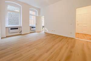 ALTBAUSCHMUCKSTÜCK! WUNDERSCHÖNE WOHNUNG MIT GANZ VIEL CHARME IN FANTASTISCHER LAGE! PROVISIONSFREI! – Wiener Str. 14, 10999 Kreuzberg, Berlin – Vorschaubild 1