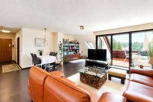 Gepflegte Zwei- bis Drei-Zimmer-Dachgeschosswohnung mit Dachloggia – 60528 Niederrad, Frankfurt am Main – Vorschaubild 1