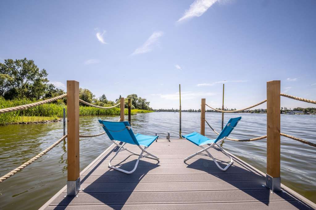 Bauträgerfreies Baugrundstück am See mit Bootsliegeplatz und Badefloß