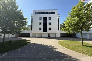 Modernes Wohnen in Bestlage: 3-Raum-Wohnung mit Balkon, Garage & Stellplatz in Chemnitz-Siegmar