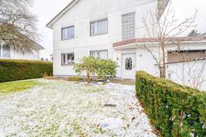 Zweifamilienhaus mit großem Garten u. Retro-Charme
Modernisierungsbedürftig in Gauting/ Königswiese – Starnberg (Kreis) – Vorschaubild 3