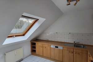 Attraktive Dachgeschosswohnung mit zwei Zimmern sowie Balkon und Einbauküche in Wilhelmshöhe – Kassel – Vorschaubild 6