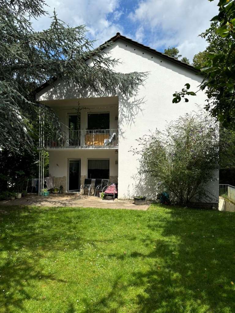 *Zweifamilienhaus mit großzügigem Garten in begehrter Lage von Aschaffenburg Godelsberg*