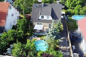 Sonniges Einfamilienhaus mit Pool in zweiter Reihe! – Die vollständige Adresse der Immobilie erhältst du vom Anbieter., 12524 Altglienicke, Berlin – Vorschaubild 3