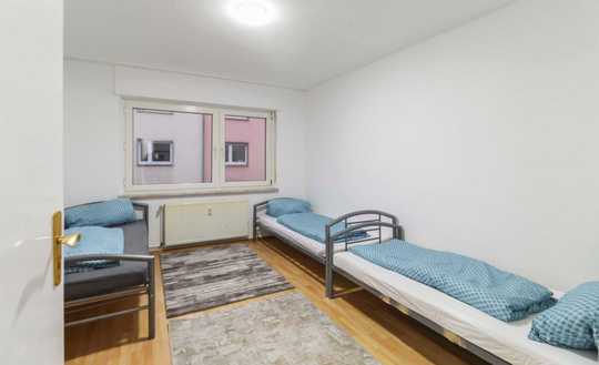 Ansprechender Zustand: 2-Zi.-Etagenwohnung in urbaner Lage