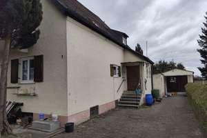 Grundstück mit Altbestand - Einfamilienhaus mit ca. 130 m² Wohnfläche in München Aubing