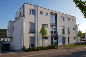 Moderne hochwertige 3 ZW im 1. OG eines KFW-55 Hauses mit EBK, Balkon und TG-Stellplatz mit Wallbox